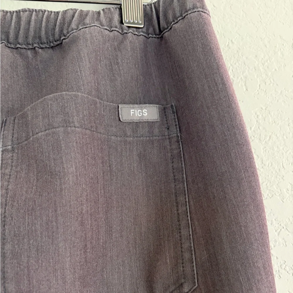 FIGS Men's Cairo Cargo Scrub Pants Gray Multi-Pockets Straight Leg Size Medium
